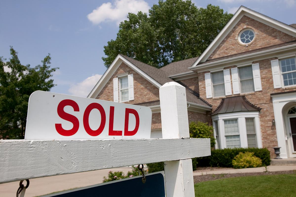 Historical trends in mortgage rates project future rate movements.